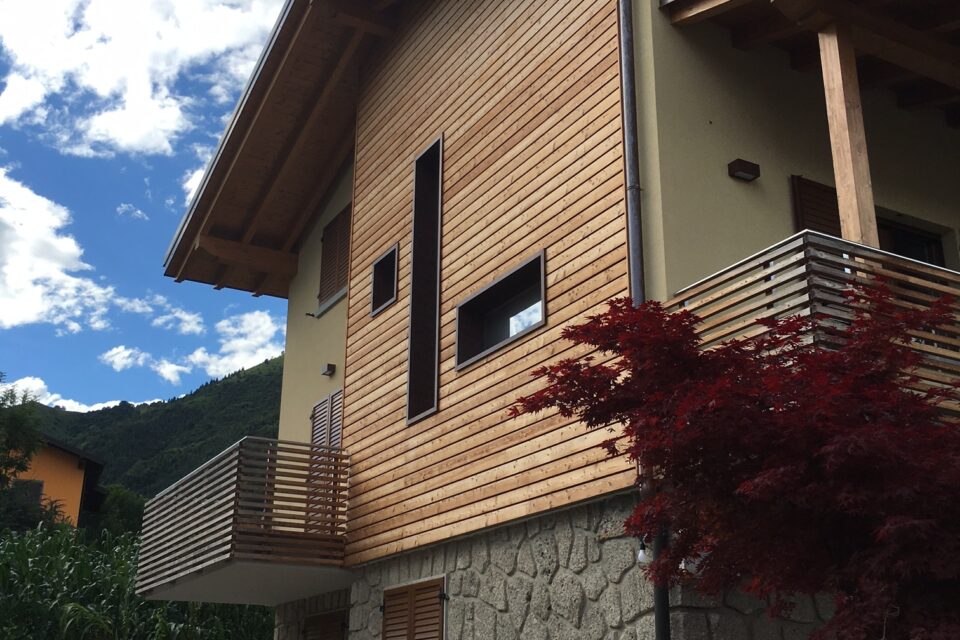 Immagine per Parapetti, facciata e scala esterna in larice a Rovetta - 4