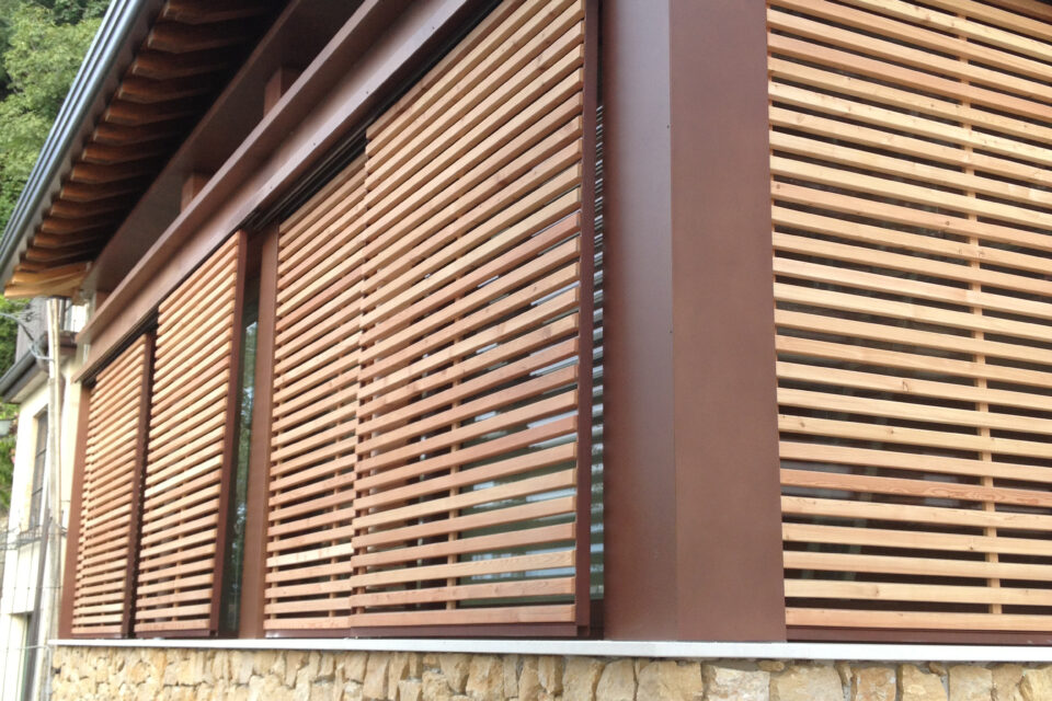 Immagine per Brise soleil scorrevoli in legno - 2