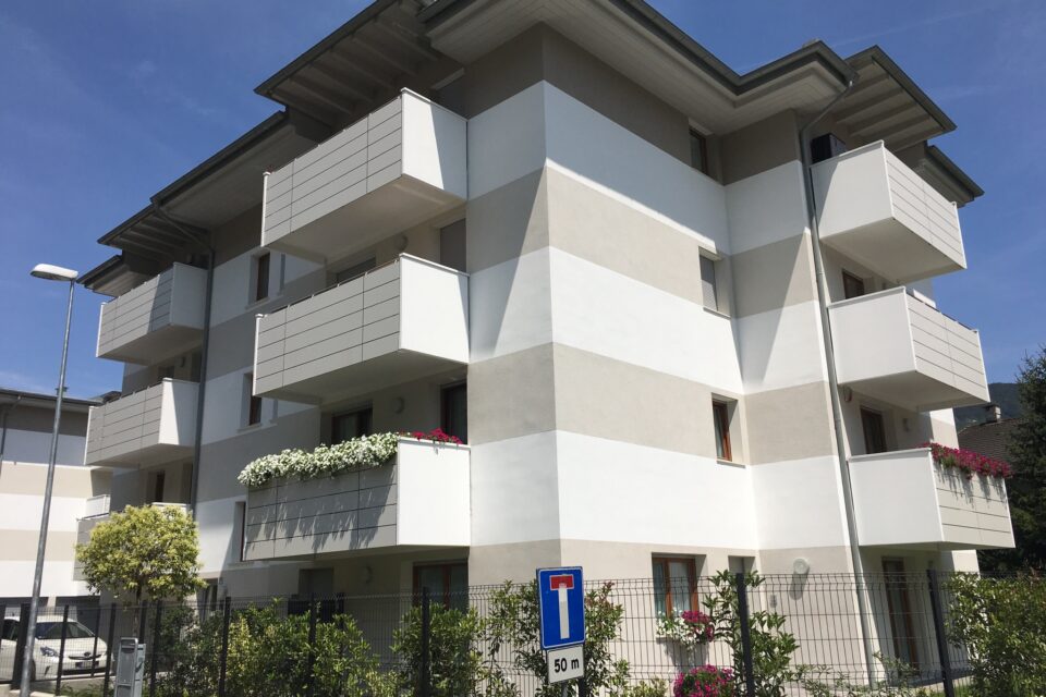 Immagine per Parapetti in hpl a doghe con montanti certificati