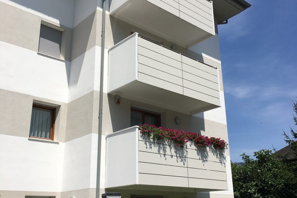 Immagine per Parapetti in hpl a doghe con montanti certificati - 4