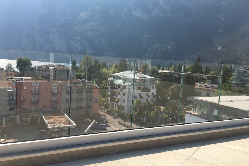 Immagine per Parapetto in vetro con profilo guida a Riva del Garda - 4