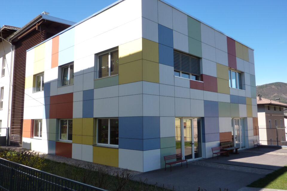 Immagine per Scuola a colori in hpl a Albiano