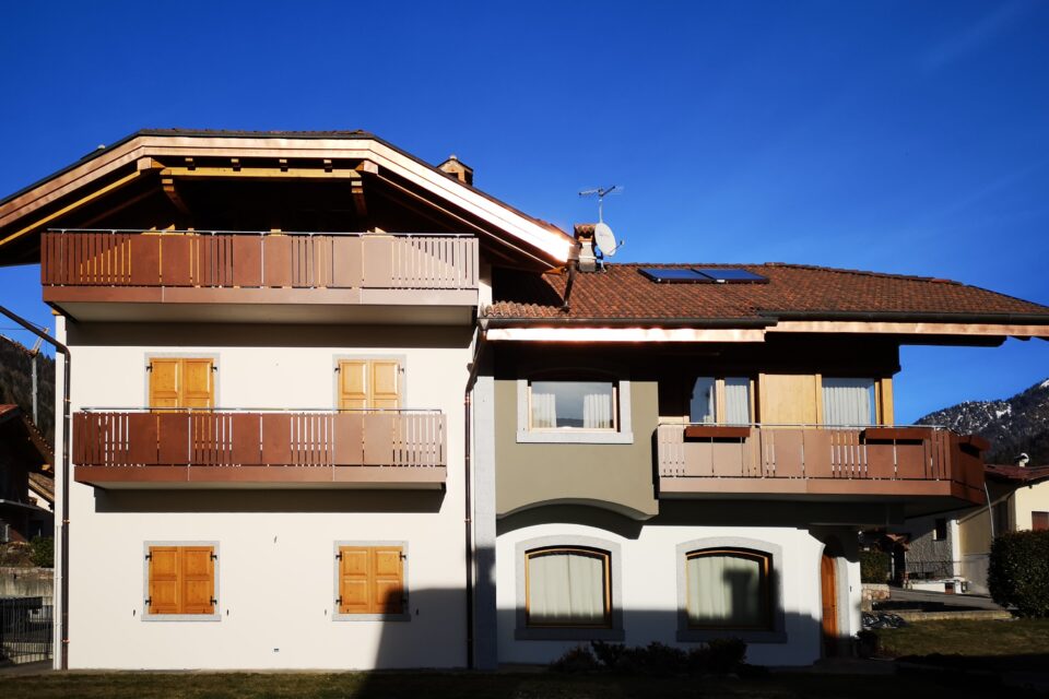 Immagine per SOSTITUZIONE PARAPETTI IN LEGNO CON PANNELLI HPL