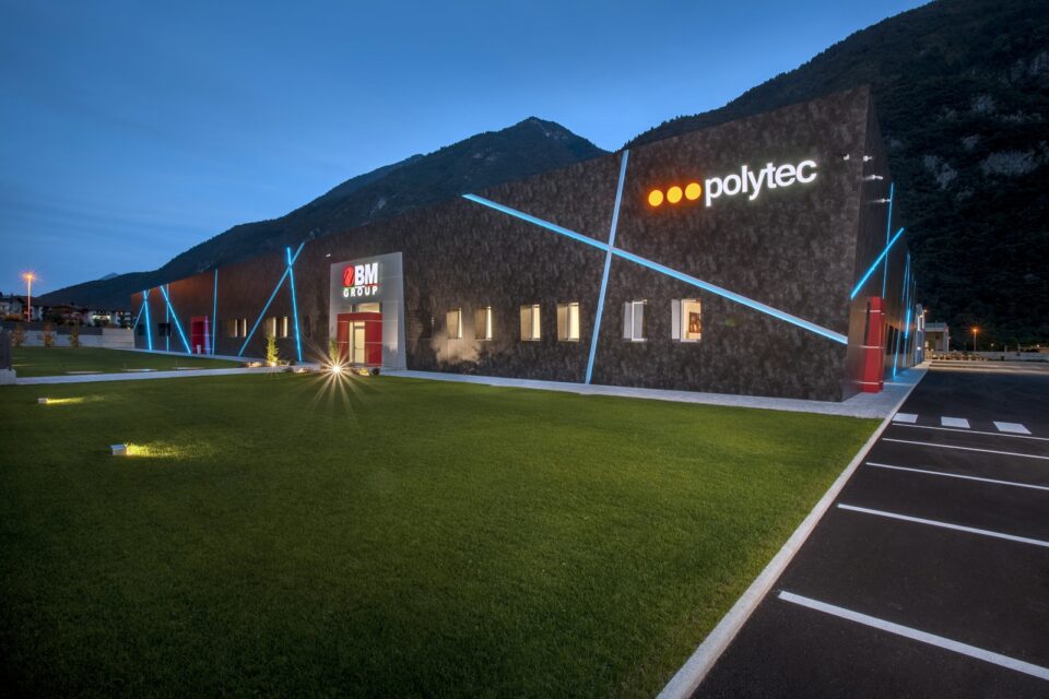 Particolare inserimento luce led nell'omega in alluminio - BM GROUP SPA