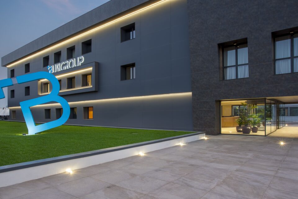 Immagine per Rivista YouBuild - Restyling stabilimento OMB Technology SPA