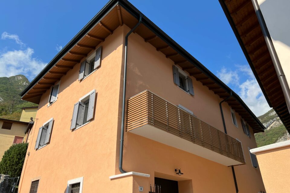 Immagine per Casa privata con parapetto e pavimento in WPC