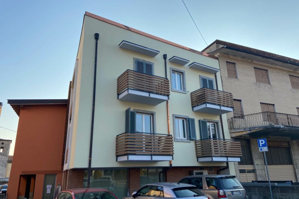 Immagine per Condominio con balconi e frangisole in WPC - 3