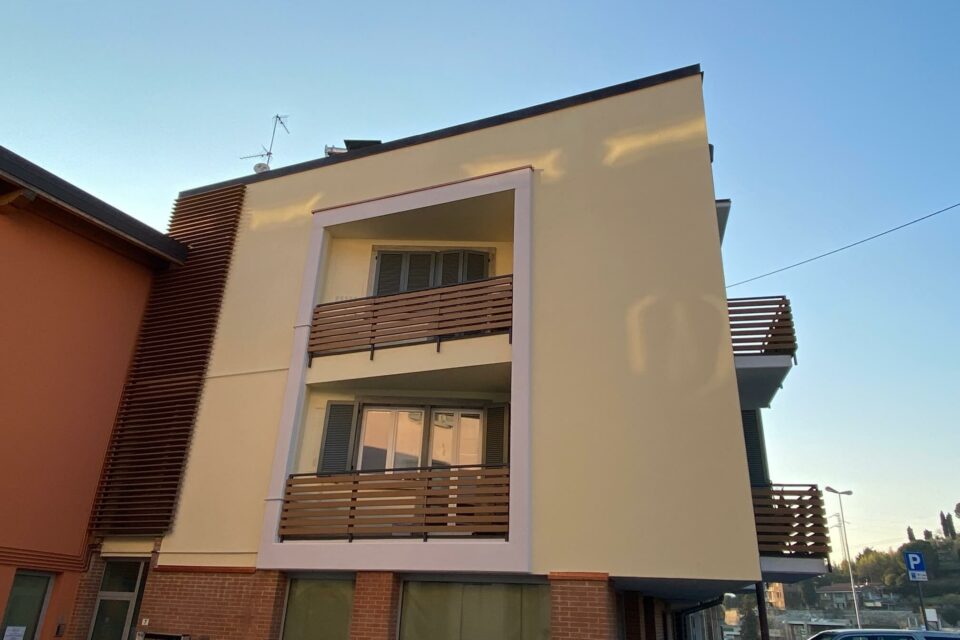 Immagine per Condominio con balconi e frangisole in WPC - 2