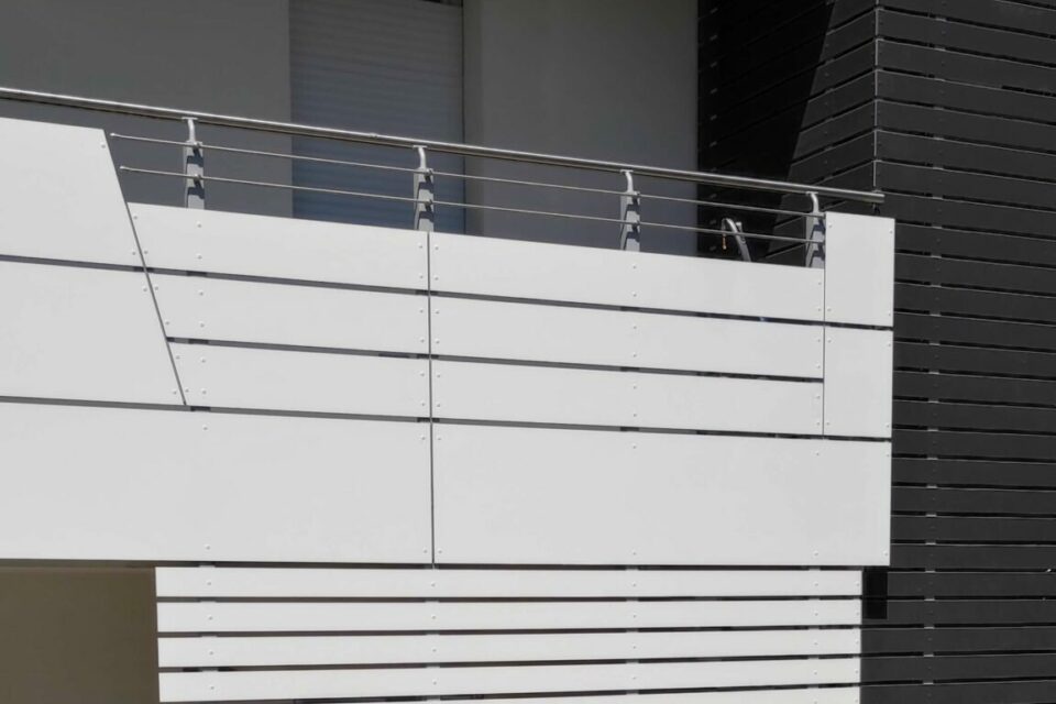 Immagine per Residenza con parapetti, cancelli, staccionata e frangisole in HPL - 2
