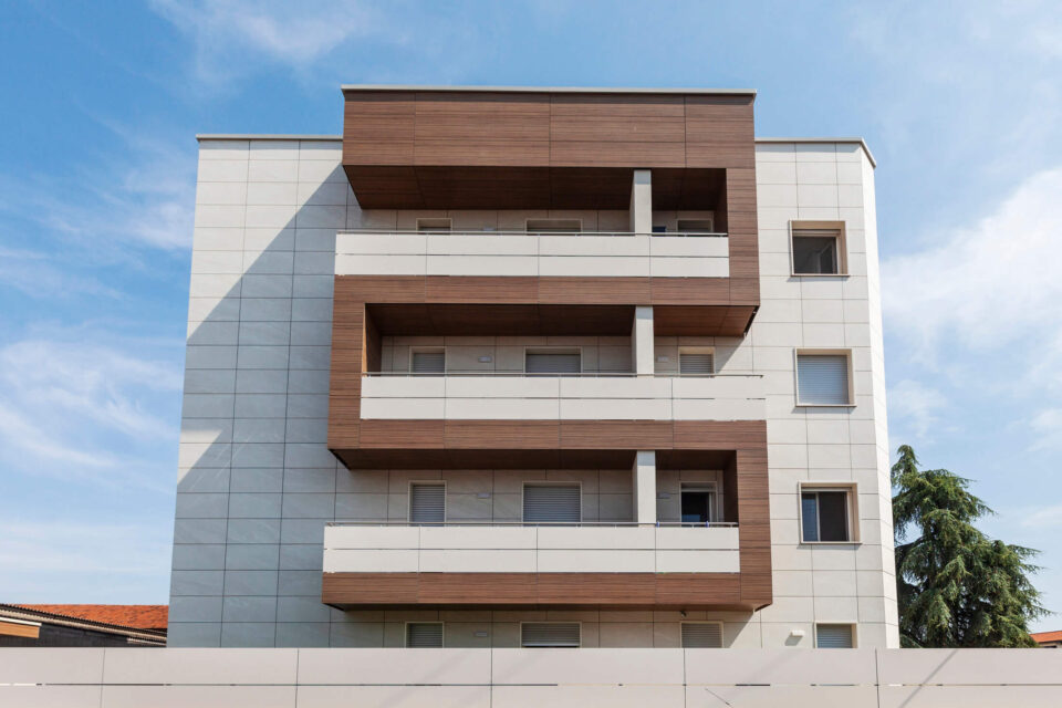 Immagine per Balconi e facciata in HPL condominio Vita