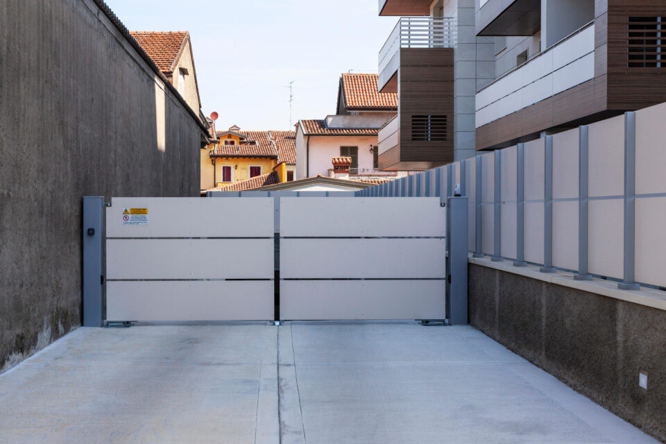 Immagine per Balconi e facciata in HPL condominio Vita - 10