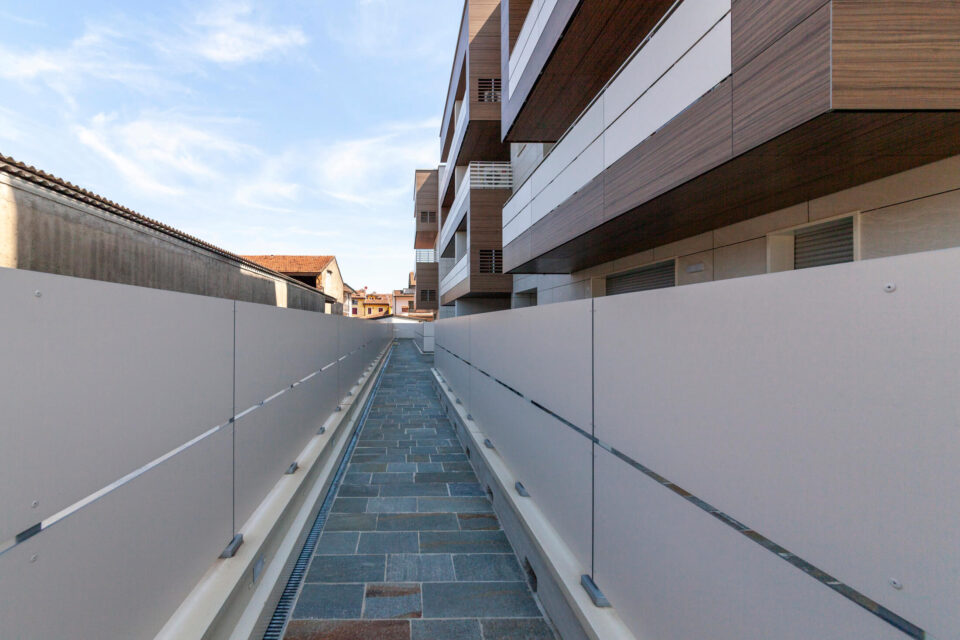 Immagine per Balconi e facciata in HPL condominio Vita - 11