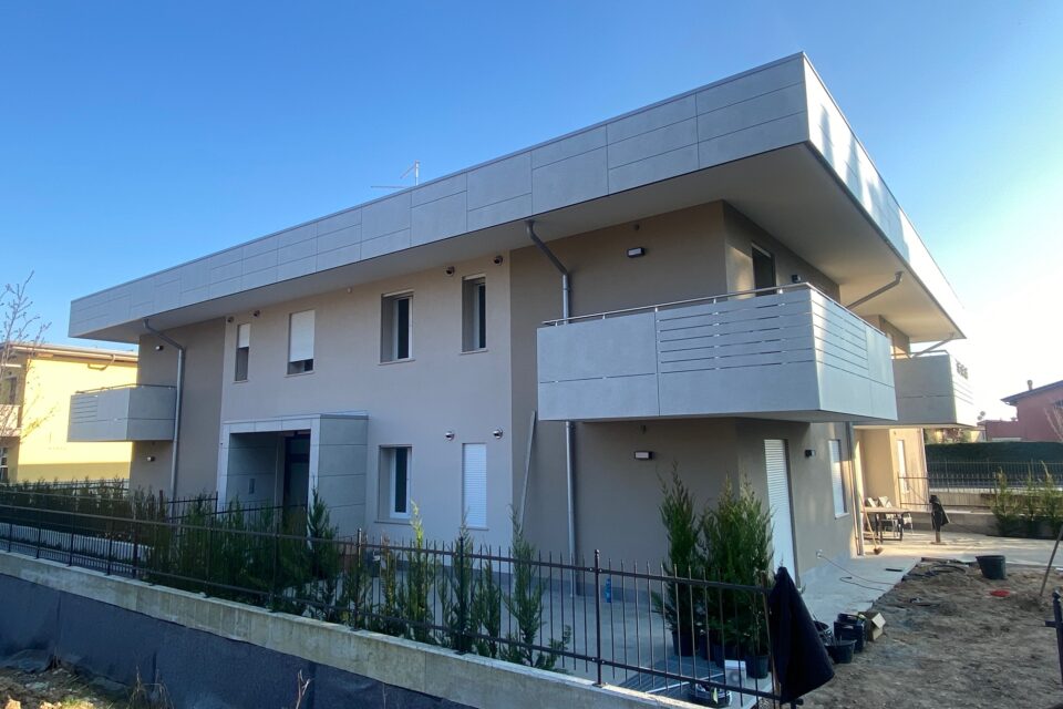 Immagine per Balconi e pensiline in HPL Impresa Modena - 4