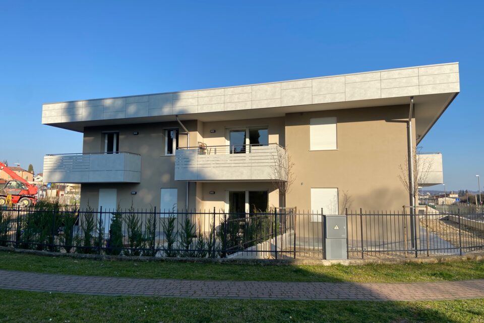 Immagine per Balconi e pensiline in HPL Impresa Modena - 2